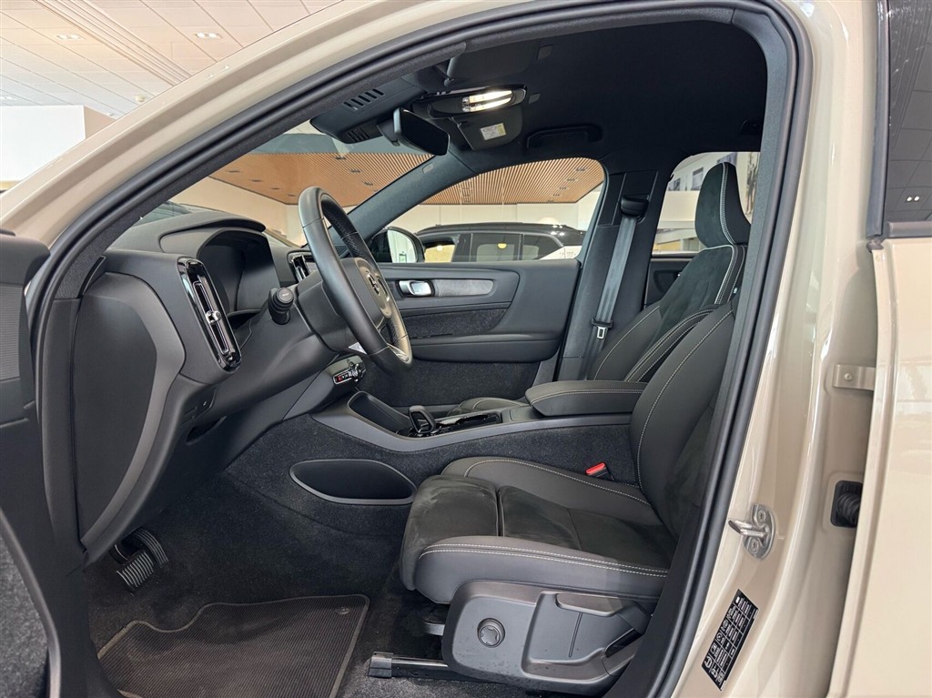 Volvo EX40 Core billede 8