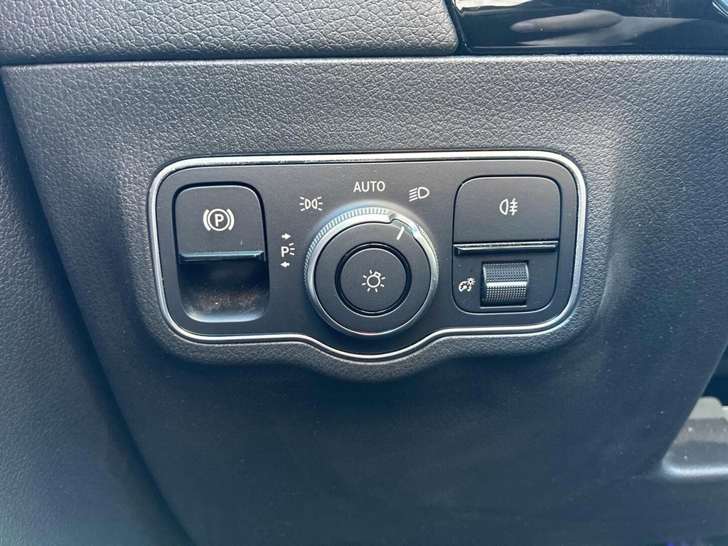 Mercedes-Benz EQA 300 AMG Line billede 9