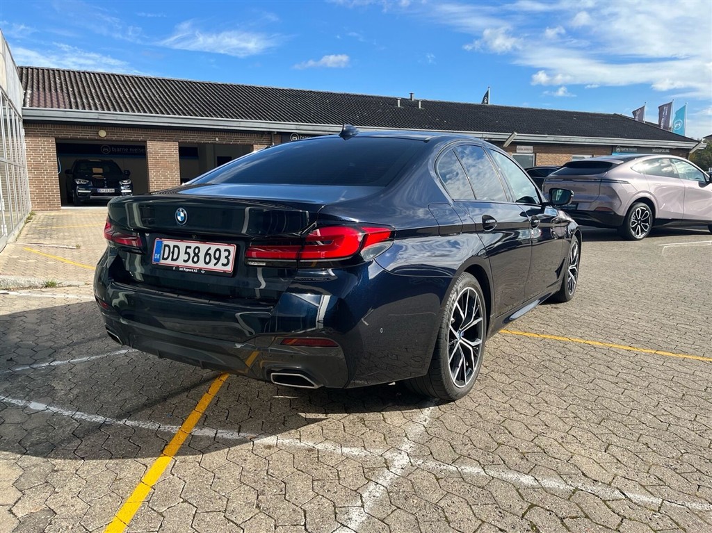 BMW 545e M-Sport billede 4