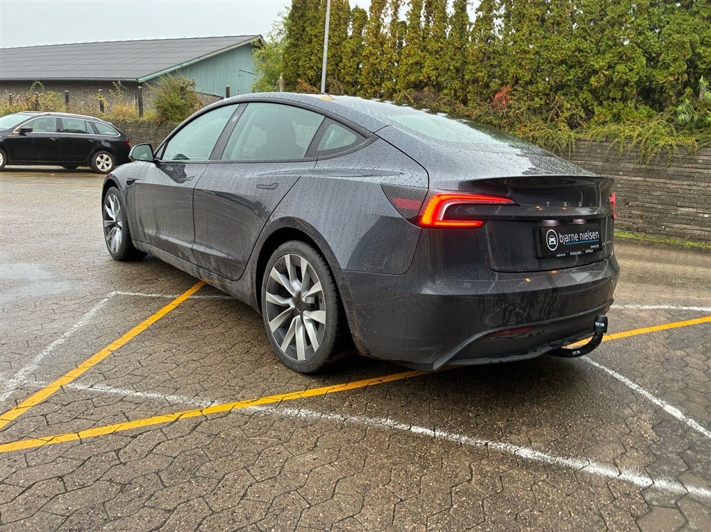 Tesla Model 3 Long Range generic.image 2