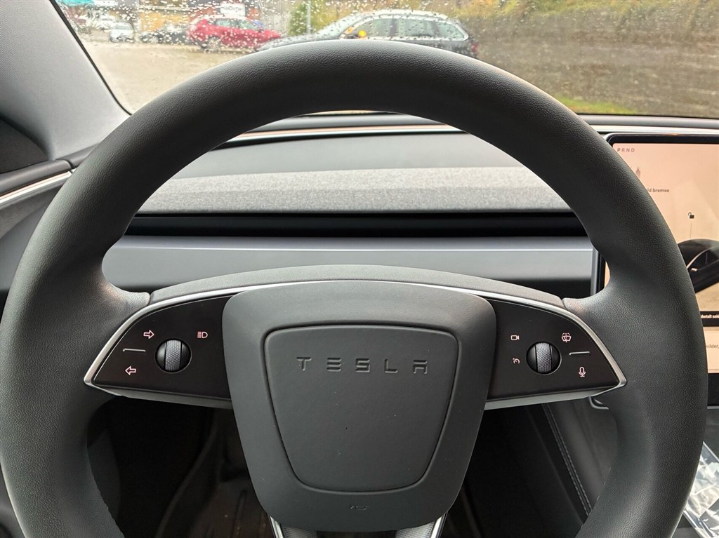 Tesla Model 3 Long Range generic.image 5