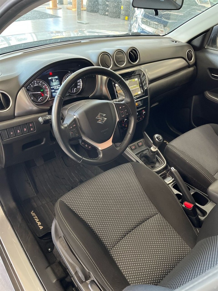 Suzuki Vitara Active generic.image 4