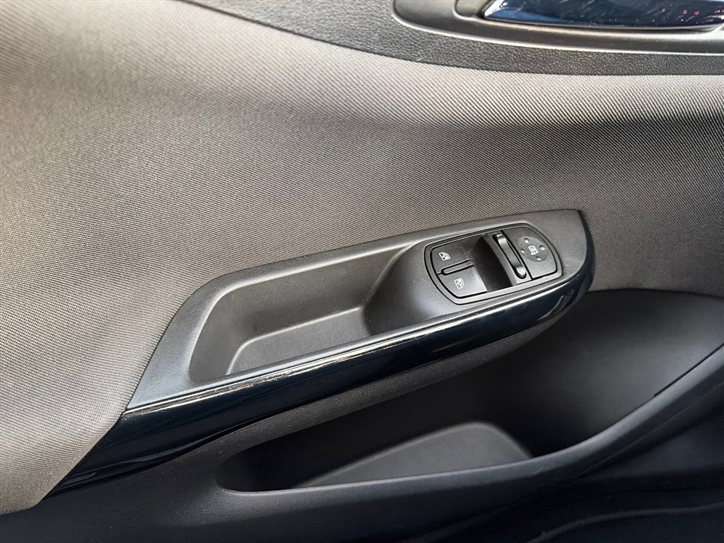 Opel Corsa Impress generic.image 16